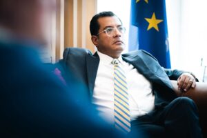 » *DE LA OPORTUNIDAD A LA DESOPORTUNIDAD* «